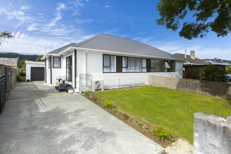 Photo of property in 380 Cambridge Terrace, Naenae, Lower Hutt, 5011