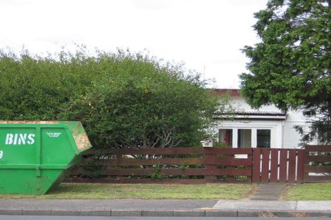 Photo of property in 1/47 Target Road, Totara Vale, Auckland, 0629