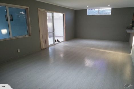 Photo of property in 2/61 Greenslade Crescent, Northcote, Auckland, 0627