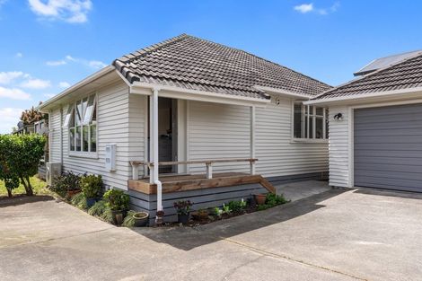 Photo of property in 22a Rewarewa Road, Te Atatu Peninsula, Auckland, 0610