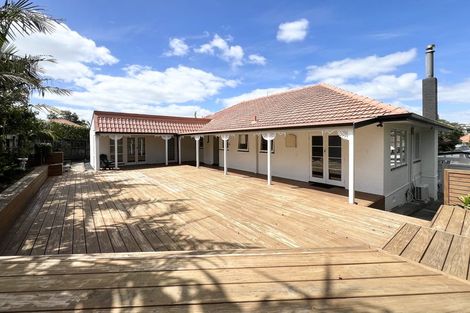 Photo of property in 1/132 Nile Road, Milford, Auckland, 0620