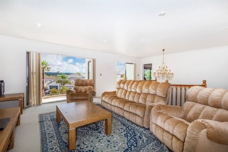 Photo of property in 52 Scarlet Oak Drive, Schnapper Rock, Auckland, 0632