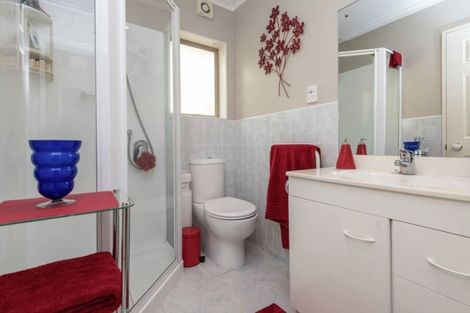 Photo of property in 2/42 Mccahill Views, Botany Downs, Auckland, 2010