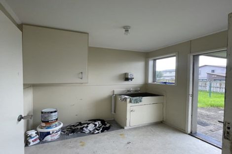 Photo of property in 28 Hinton Place, Weymouth, Auckland, 2103