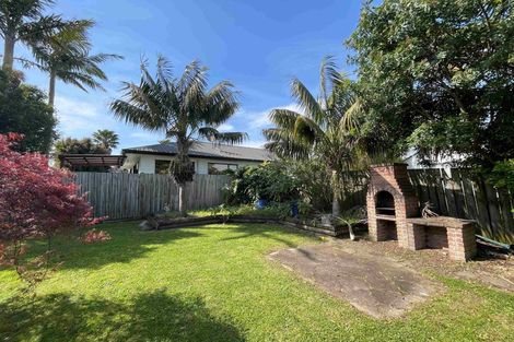 Photo of property in 17 Highland Park Drive, Highland Park, Auckland, 2010