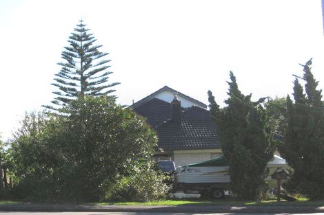 Photo of property in 4196 Great North Road, Glendene, Auckland, 0602