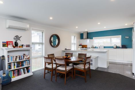 Photo of property in 51 Dahlia Street, Palmerston North, 4410