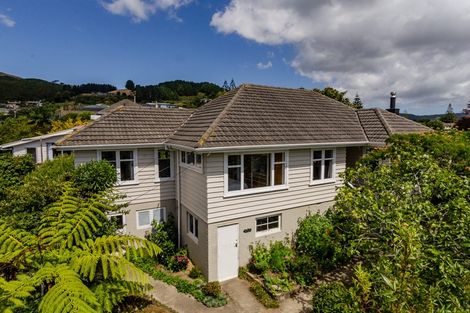 Photo of property in 22 Raroa Terrace, Tawa, Wellington, 5028