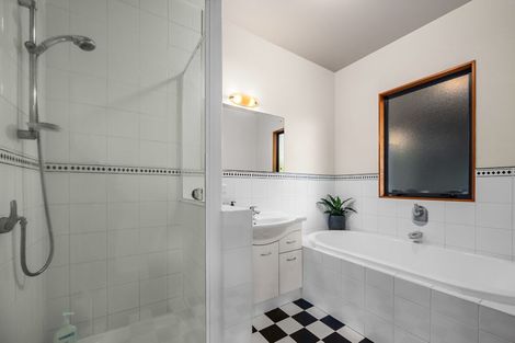 Photo of property in 60 Palmerston Road, Birkenhead, Auckland, 0626