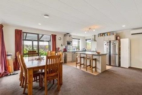 Photo of property in 70 Royal Park Drive, Parklands, Christchurch, 8083