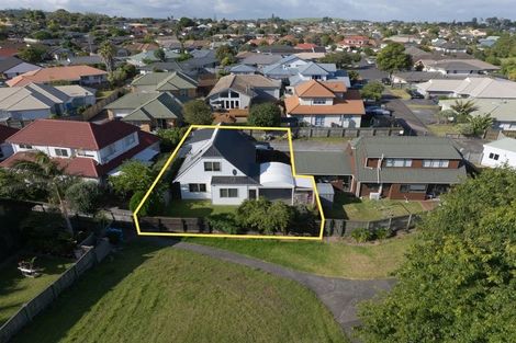 Photo of property in 2/17 Daria Place, Northpark, Auckland, 2013