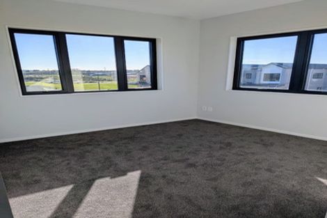 Photo of property in 18 Waimarie Drive, Karaka, 2578