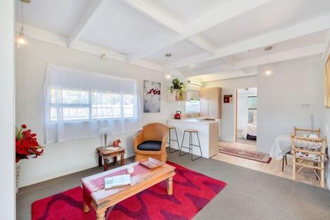 Photo of property in 19 Beaubank Road, Kelston, Auckland, 0602