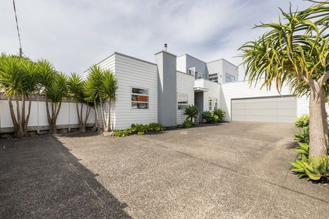 Photo of property in 9b Chilman Street, Strandon, New Plymouth, 4312