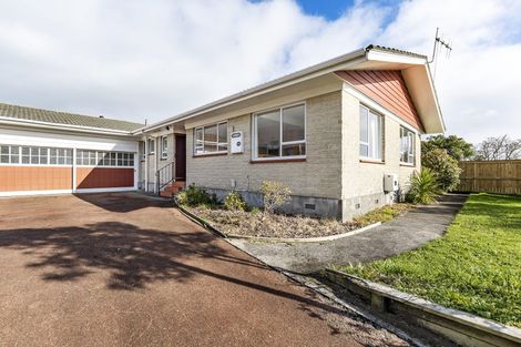 Photo of property in 54 Wairau Road, Oakura, 4314