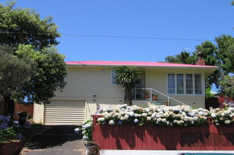 Photo of property in 37 Dundale Avenue, Blockhouse Bay, Auckland, 0600