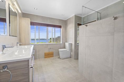 Photo of property in 95 Tiri Road, Tindalls Beach, Whangaparaoa, 0930