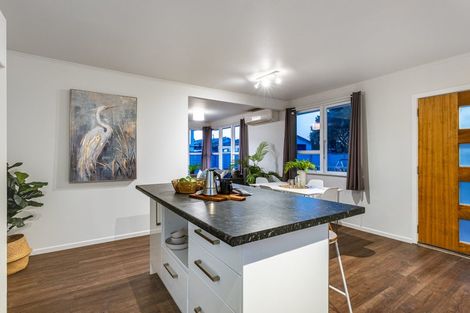 Photo of property in 32 Beauzami Crescent, Ascot Park, Porirua, 5024