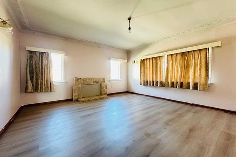 Photo of property in 39 Cambridge Terrace, Papatoetoe, Auckland, 2025