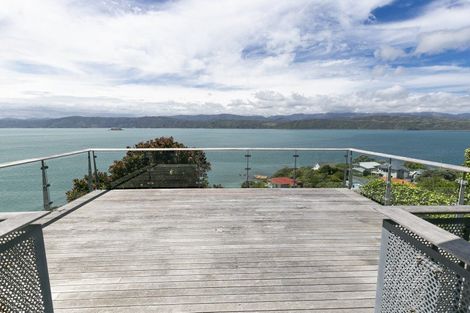 Photo of property in 4 Tai Paku Paku Road, Karaka Bays, Wellington, 6022