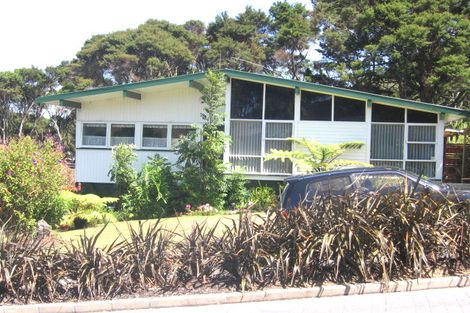 Photo of property in 49 Easton Park Parade, Glenfield, Auckland, 0629