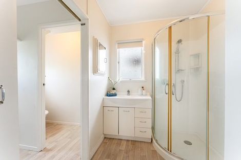 Photo of property in 34 Bay Street, Red Beach, 0932