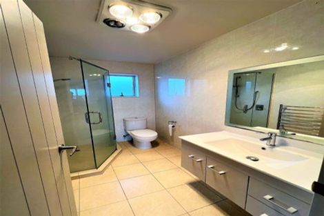 Photo of property in 18 Mulroy Place, Pinehill, Auckland, 0632