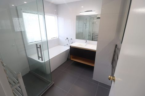 Photo of property in 2/177 Forrest Hill Road, Forrest Hill, Auckland, 0620