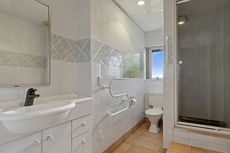 Photo of property in 801 East Coast Road, Northcross, Auckland, 0630