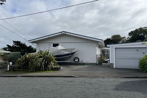 Photo of property in 11 Cara Crescent, Paparangi, Wellington, 6037
