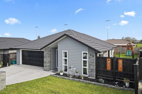 Photo of property in 4 Cook Drive, Tuakau, 2121