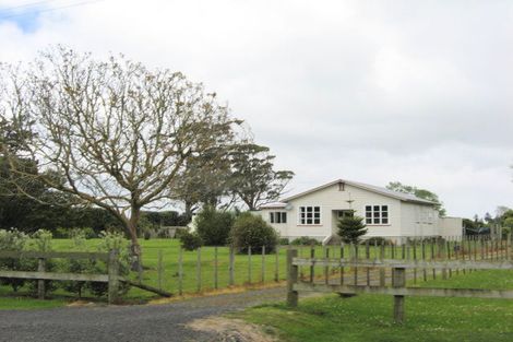Photo of property in 873 Waitakere Road, Kumeu, 0891