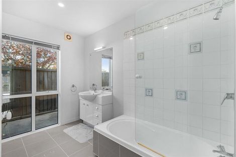 Photo of property in 76 Wai-iti Terrace, Bryndwr, Christchurch, 8052