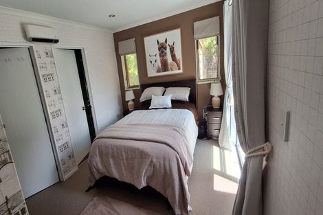 Photo of property in 22 Aragon Grove, Kingsley Heights, Upper Hutt, 5018