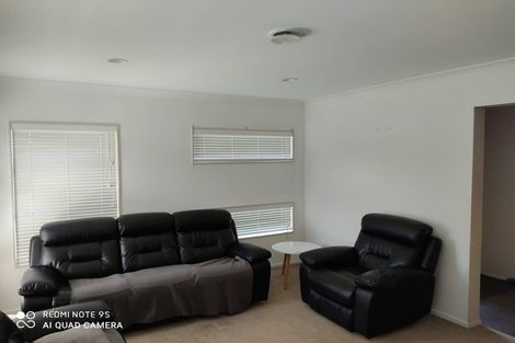 Photo of property in 35 Stranraer Crescent, Wattle Downs, Auckland, 2103