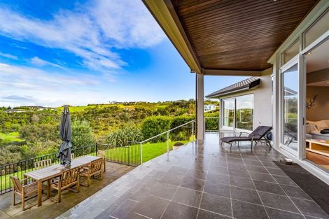 Photo of property in 139 Roberts Road, Matakatia, Whangaparaoa, 0930