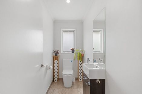 Photo of property in 571 Queen Street East, Levin, 5510