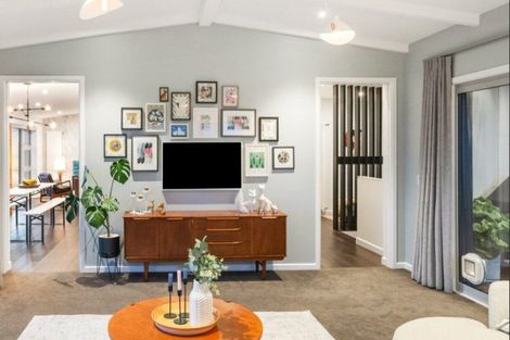 Photo of property in 7 Promontory Crescent, Newlands, Wellington, 6037