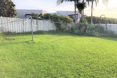 Photo of property in 34 Oliver Road, Eastern Beach, Auckland, 2012