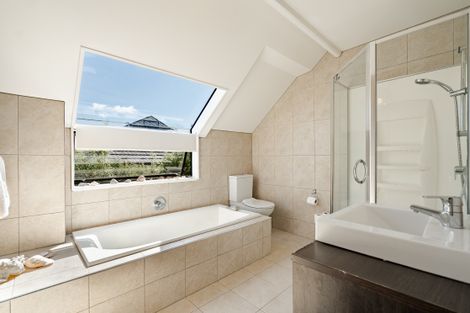 Photo of property in 121 Astley Avenue, New Lynn, Auckland, 0600