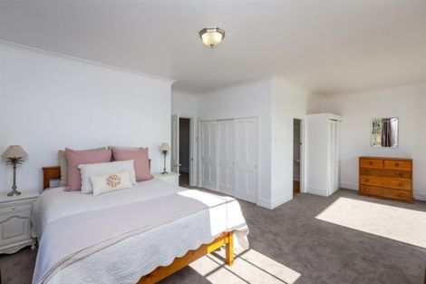 Photo of property in 100 Belt Road, New Plymouth, 4310