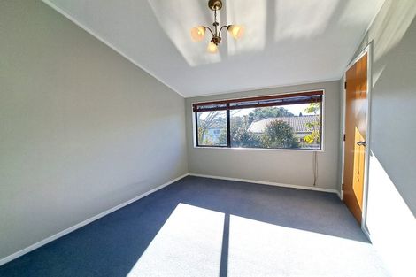 Photo of property in 6 Delisle Place, Windsor Park, Auckland, 0632
