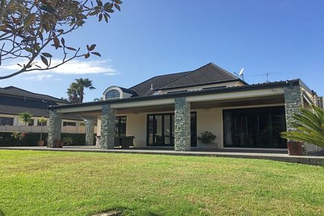 Photo of property in 11 Anaheim Boulevard, Shamrock Park, Auckland, 2016