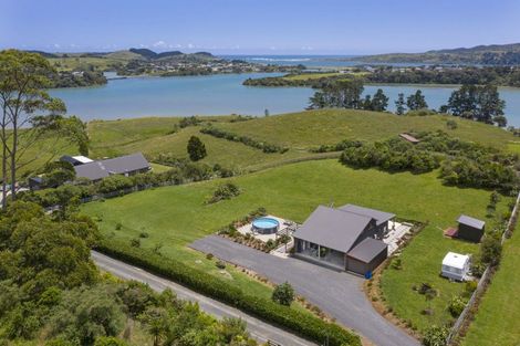 Photo of property in 239 Hills Road, Raglan, 3295