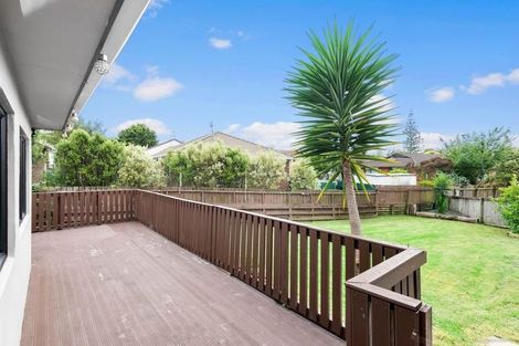 Photo of property in 32 Trojan Crescent, New Lynn, Auckland, 0600