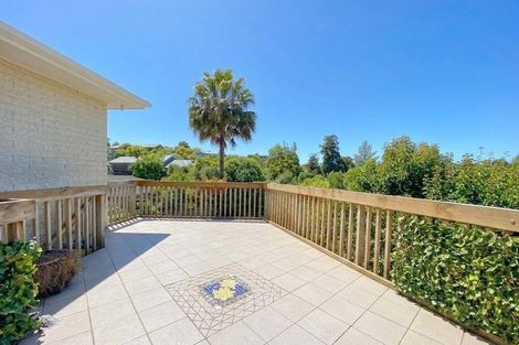 Photo of property in 2 Eastglen Road, Glen Eden, Auckland, 0602