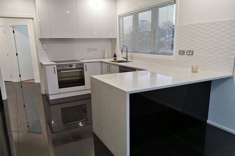 Photo of property in 3/240 Pakuranga Road, Pakuranga Heights, Auckland, 2010