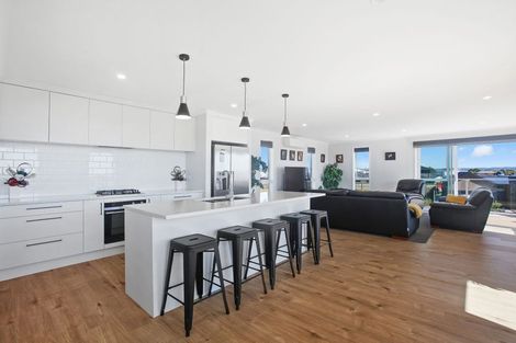 Photo of property in 9 Whata Street, Clarks Beach, 2122