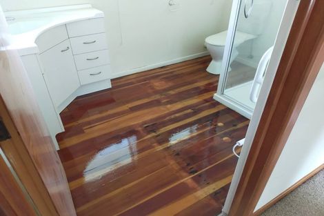 Photo of property in 1022 East Coast Road, Fairview Heights, Auckland, 0630