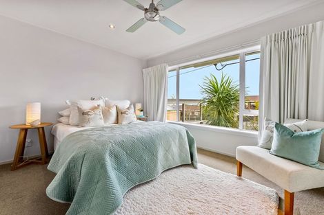 Photo of property in 1/30 Montgomery Avenue, Rothesay Bay, Auckland, 0630